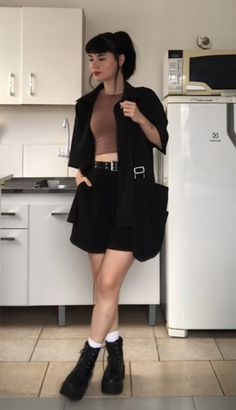 Dark Shorts Outfit, Casual Summer Goth Outfits, Goth Summer Aesthetic, Summer Alternative Outfits, Summer Alt Outfits, Outfit Inspo School, Black Dress Outfit Casual, Winter Inspo, Midi Skirts