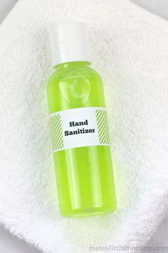 Moisturizing homemade hand sanitizer recipe Homemade Handsoap Antibacterial, Natural Hand Sanitizer Recipe, How To Make Spray Hand Sanitizer, Homemade Hand Sanitizer Spray With Vodka, Homemade Hand Sanitizer Recipes With 70% Alcohol, Basil Essential Oil, Lime Essential Oil