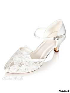 Olivia Mark - Ivory Pointed Toe Kitten Heel Vintage Bridal Shoes with Elegant Lace Detailing - Perfect for a Wedding Vintage Bridal Shoes, Bridal Shoes Vintage, Bridal Flat Sandals, Lace Wedding Shoes, Lace Bridal Shoes, Kitten Heel Wedding Shoes, Fall Toes, Elegant Wedding Shoes, Bridal Pumps