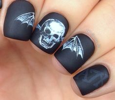 Avenged sevenfold nails Avenged Sevenfold Nails, Skull Nail Designs, Ongles Goth, Gothic Nail Art, Skull Nail Art