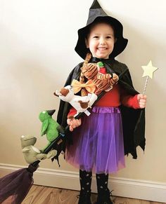 Childrens Book Halloween Costume, Costumes For Librarians, Girls World Book Day Costumes, Storybook Characters Costumes, World Book Day Costumes For Girls Diy, Girls Book Character Costumes, Book Fairy Costume Diy, Book Character Day Spirit Week, Book Character Day Costumes