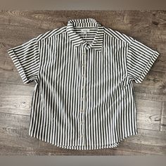 Kensie Jeans - Shortsleeved Button Up Shirt Black/White Stripe Size Small Nwt Lightweight Cotton Black Cotton Button-up Short Sleeve Shirt, Striped Relaxed Fit Button-up Blouse, Kensie Jeans, Affordable Snap Button Button-up Tops, Pinstripe Cotton Button-up Blouse, Striped Button-up Tops With Button Closure, Short Sleeve Button Up, Button Up Shirt, Fit N Flare Dress