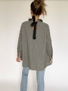 A vintage black and white checkered bow tie shirt. Black bow on the back There is no label on the shirt , but feels like cotton , maybe has some wool in it. Very pleasant on the skin, not sticky or itchy! Perfect condition, A shape (could be worn as a maternity shirt as well) Our model is 5'3 and a size XS/S , the shirt is not pinned on her The price includes professional cleaning service and free international shipping. Chic Plaid Cotton Shirt, Long Sleeve Cotton Top With Houndstooth Pattern, Chic Collared Plaid Shirt, Chic Plaid Shirt For Fall, Cotton Houndstooth Tops For Fall, Fall Cotton Tops With Houndstooth Pattern, Fall Cotton Houndstooth Top, Long Sleeve Tops With Bow Tie For Fall, Chic Gingham Long Sleeve Tops