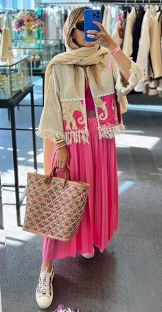 Persian Outfits, Modest Dresses Fashion, Mode Hippie, Fashion Top Outfits, Iranian Women