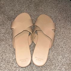 Size 8/9, Closer To 8.5/9 Never Worn Perfect Condition Beige Casual Flat Footbed Sandals, Casual Beige Flat Heel Footbed Sandals, Casual Beige Footbed Sandals For Spring, Beige Open Toe Casual Mules, Casual Beige Open Toe Mules, Beige Flat Sandals With Leather Footbed, Neutral Open Toe Casual Sandals, Neutral Sandals For Spring Beach Occasion, Neutral Sandals For Beach In Spring