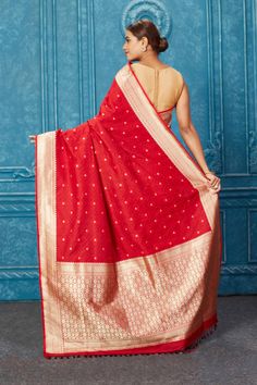 Keep it elegant on special occasions in this beautiful red Mashru Banarasi saree with zari border. It comes with a matching blouse piece. Shop Banarasi saris in USA from Pure Elegance. Disclaimer: The shown stitched blouse on the model is for display purpose only. The saree comes with a matching blouse piece and finished with fall and piko. Silk Sarees Kanchipuram, Tussar Silk Sarees, Latest Designer Sarees, Embroidered Sarees, Fashion Journals, Pure Elegance, Tussar Silk Saree, Traditional Fabric, Banarasi Saree