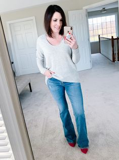 Jo-Lynne Shane wearing AG Angel Flare Jeans in 17Y Ceaseless Destructed with Madewell Kimball Sweater and pink Sam Edelman Hazel Pumps Jo Lynne Shane, Jolynne Shane, Diets For Women, Straight Crop Jeans, Ag Jeans, Dinner Outfits, Happy Women, J Crew Factory, Trendy Hairstyles