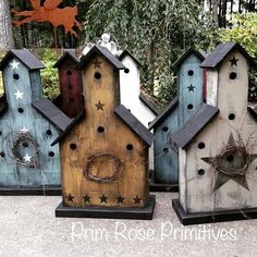 several bird houses are lined up on the ground