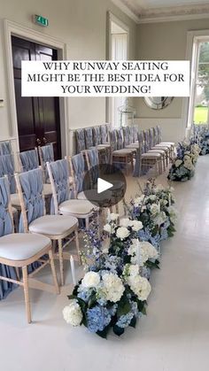 a row of chairs sitting next to each other in a room