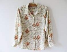 Vintage 80s Floral Viscose Blouse Baroque Roses Print Top Summer Flowers Button up Long Sleeve Silky Viscose Shirt Gift for Her Size Medium to Large Measurements: Pit to pit - 23" Length - 27" Sleeve - 22" Shoulders - 18.5" Condition: Great Vintage Condition Please check measurements to insure a proper fit. Remember to allow yourself some extra room for movement. You can compare these with something from your closet that fits you well. Please convo me if you need additional measurements This shi Simple Work Outfits, Viscose Blouse, 80s Floral, Roses Print, Summer Linen, Button Up Long Sleeve, Top Summer, Blouse Vintage, Striped Linen