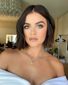 Lucy Hale Short Hair Dark, Lucy Hale Bob Haircut, Bob 2022 Trends, Brunette French Bob, French Bob Fine Hair Round Face, Lucy Hale Hair Short, Bob Hair 2023, Dark Bob Hair, Jawline Bob Haircut