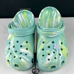 This Is A Brand New Pair Of Crocs With A Coordinating Blue Daisy Jibbet. Croc Ideas, Green Crocs, Rubber Shoes For Women, Red Crocs, Crocs Ideas, Yellow Crocs, Crocs Outfit, Crocs Baya