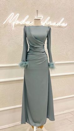 Hijabi Bridesmaid Dresses, Elegant Silk Dresses, Prom Inspo, Fasion Outfits, Affordable Bridesmaid Dresses, Braut Make-up