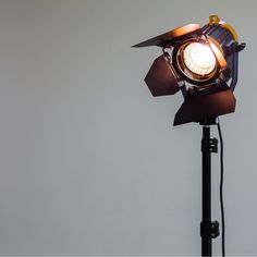 a light that is on top of a tripod