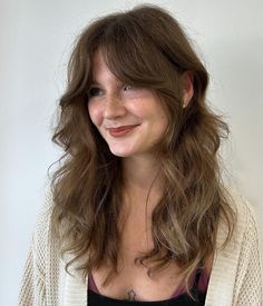 Long Shaggy Cut with Curtain Bangs for Wavy Hair Shag Haircut Wavy Thick Hair, Haircuts For Slightly Curly Hair, Layers With Natural Wavy Hair, Thick Wavy Shag Haircut, Long Hair Shag Curtain Bangs, Wavy Hair Shaggy Haircut, Wavy Hairstyles Curtain Bangs, Texas Hairstyles For Women, Shaggy Haircut Curtain Bangs