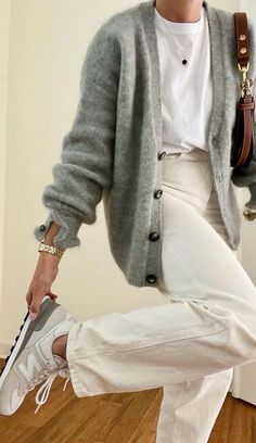 Ivory Cardigan Outfit, Half Zip Sweater Outfit, Cardigan Outfit Work, Grey Boots Outfit, Zip Sweater Outfit, Ugg Outfit Ideas, White Cardigan Outfit, Outfits With Grey Cardigan, Knit Cardigan Outfit