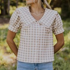 Grab This Beautiful Gingham Peter Pan Collar Blouse From Roolee. This Top Is Nwt And Is In Perfect Condition. Peter Pan Collar Top, Tiered Blouse, Peter Pan Collar Blouse, Tan Plaid, Polka Dot Shorts, Velvet Blouses, Crop Top Shirts, Polka Dot Blouse, Linen Blouse