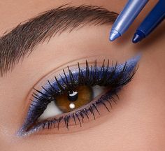 Blue Eyeliner Makeup, Blue Eyeliner, Eye Makeup Pictures, Smink Inspiration, Eye Makeup Steps, Makijaż Smokey Eye, Eye Makeup Designs, Makeup Eye Looks, Eye Makeup Art