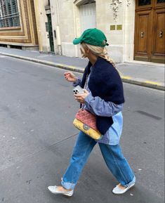 Fall Outfit Button Up Shirt, Italy Street Style, Scandi Fashion, Italy Street, Dream Bags, Aesthetic Photoshoot, Corporate Fashion, Outfit Plan, Feminine Chic