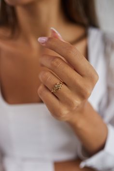 14K Solid Gold Olive Leaf Ring, Wrap Gold Screw Ring, Dainty Leaf Ring, Swirl Bay Leaf, Leaf Twig Ring, Delicate Branch Ring, Gift for Her, Gift for Valentine, Gift for Mom Since all of our products are produced by hand, there may be a deviation of +- 5% in their weight. 1.70 Gr +-%5 - With our 30 years of experience in the gold and jewelry industry, it is a great source of pleasure for us to produce useful jewelry that you can wear with pleasure. - Every woman is special. And all women are more Olive Leaf Ring, Ring Wrap, Twig Ring, Branch Ring, Minimal Ring, Spiral Ring, Sparkle Necklace, Nail Ring, Bay Leaf