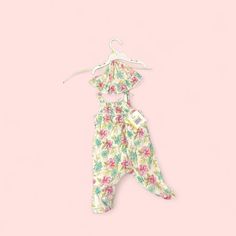 This Little Me Coverall Is Perfect For Your Little One! The White Pastel Floral Print Is Sweet And Charming, And The Outfit Comes With A Matching Hat. The Coverall Has Snap Closures For Easy Changing And Accents Of Fringe And A Bow For Added Style. It Is A One-Piece Outfit, Size 0-3 Months, And Sleeveless For Warmer Weather. The Brand, Little Me, Is Known For Their Quality Baby Clothing. This Outfit Is Perfect For Any Occasion And Will Make Your Little One Look Adorable. White Pastel, Matching Hat, Baby Gown, Newborn Outfit, Month Colors, Flamingo Print, One Piece Outfit, Pastel Floral