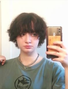 Short Masc Hair For Round Face, Masc Haircuts For Round Faces, Shor Hair Cuts, Non Binary Haircuts Round Face, Nonbinary Hair, Short Wavy Haircuts, Short Hair Cuts For Round Faces