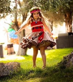 Set Sail on an Adventure! 🌺 Let your little one embark on an epic island adventure with our Moana-Inspired Toddler Girl Costume! Perfect for Halloween, dress-up play, or themed parties, this enchanting outfit will have your toddler feeling just like the brave and bold Moana! A beautiful dress with Polynesian-inspired designs capturing Moana's iconic island style. Your little one will love this dress inspired by Moana's colors and accessories, this dress  bring Moana's magical world to life. Whether she's leading the way across the ocean or singing "How Far I'll Go," this costume will make your toddler feel like a true island princess! Our each costumes are custom made in multiple toddler sizes! Also ıf you would write her chest and waist circumference and length from shoulder to above the Moana Makeup, Moana Halloween Costume, Moana Cosplay, Moana Dress, Princess Moana, Moana Birthday Party, Moana Party, Diy Kostüm, Moana Birthday