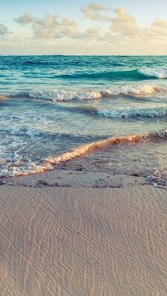 the waves are coming in to the beach and there is no image on this page