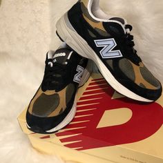 New Balance 990 V3 X Teddy Santis Black Tan Made In Usa Very, Very Slightly Used. Worn Once For My Youtube Channel Video Shoot And Stored In A Very Clean Environment. Men’s Us 8d Please See Unisex Sizing Chart True To Size Black With Tan Brown Accents Reflective Logo And Accents Cushioned Insoles Encap Midsoles For Comfort Was $230 Asking Only $189 Or Best Offer Original Box Is Included New Balance Brown Walking Sneakers, Brown New Balance Walking Sneakers, Brown New Balance Sneakers For Walking, Youtube Channel Video, Teddy Santis, New Balance 990, New Balance Black, Video Shoot, Clean Environment