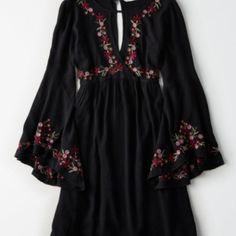 Nwt Ae Dress. Flower Embroidery, Zipper On Side Of Dress And Keyhole Opening In Back. Bell Sleeves. Long Sleeve Crochet, Eagle Dress, Womens Boho Dresses, American Eagle Dress, Sleeve Crochet, Dress Flower, Dress Tunic, Altar'd State, Flower Embroidery