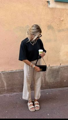 United Kingdom Outfits Women, Gen X Office Outfit, Low 80s Weather Outfit, Short Curvy Style Outfit Ideas, Classy Summer Looks For Women, Work Mom Aesthetic, Nyc Summer Street Style 2024, 2024summer Look, Coastal Comfy Outfits