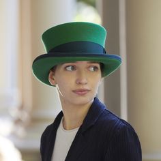 Short Top Hat, for men and women Made with quality, thick and durable green apple merino wool felt. Embellished with a 50 millimeters (2 inches) wide dark green grosgrain ribbon and a 2.5 cm (1 inch) grosgrain ribbon folded at the end of the brim. Formal hat for elegant events with a low crown and short brim. The shape of the hat is very balanced, with a crown slightly wider at the top and the brim made with a nice curved shape Measurements in centimeters are 31 x 26 (12 x 10.25 inches) - Crown height 10.5cm (4 inches) - Brim length 5cm (2 inches) These measurements may have some slight variations depending on the size of the hat. CUSTOM HAT OPTIONS: 1- You can choose between a grosgrain ribbon inside or a real leather inner sweatband. 2- For this hat I use a dark green grosgrain ribbon tr Green Top Hat, Formal Hat, Modern Tops, Apple Coloring, Top Hats, Hat For Men, Hat For Man, Green Top, Apple Green