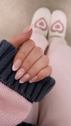 Intial Nails Almond, Nails Acrylic Almond Valentines, Baby Pink Nails Valentines, Initials Nail Design, Pink Nail Designs With Initials, Nails With Ur Bf Initials, Nails With Partners Initial, Almond Nails Designs With Initial, Nail Inspo Bf Initial