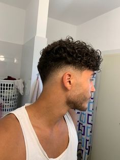 Curly Hair Low Fade Men, Mens Curly Haircuts Fade, Mens Curly Hair Fade, Man Haircut Curly Hair, Haïr Cut For Curly Hair Men, Low Skin Fade Curly Hair, Low Fade Wavy Hair, Short Curly Hair Men Fade, Low Fade Wavy Hair Men