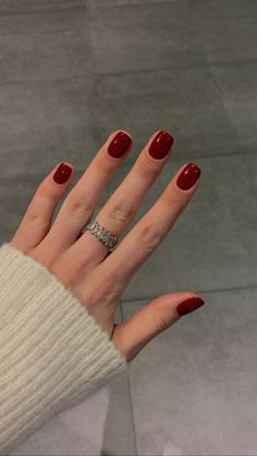 Red Classic Nails, Red Nails On Brown Skin, Gel Red Nails, Classic Nails Ideas, Red Manicure Ideas, Classic Red Nails, Milky Nails, Minimal Nails, Casual Nails