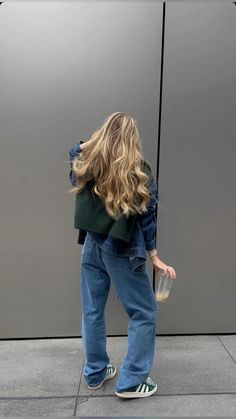 Denim On Denim Style, Spring Style Women, Outfit Campus, Influencer Style, Adidas Campus 00s, Feed Insta, Pics Inspo