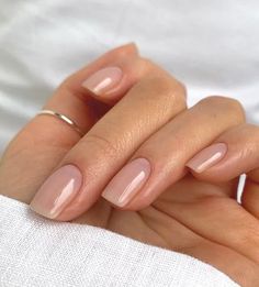 Forget Nudes, 'Bubble Bath' Nails Are Taking Over As The Neutral Mani of Choice This Summer Natural Nails Manicure, Sheer Nails, Nagellack Trends, Casual Nails, روتين العناية بالبشرة, Neutral Nails, Dipped Nails