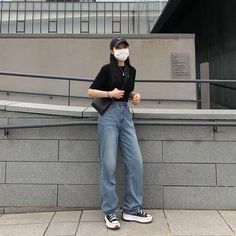 Boyish Outfits Korean, Comfy Minimalist, Formal Streetwear, Grunge Tops, Jeans And T Shirt Outfit, Sling Bag Mini, Boyish Outfits, Canvas Sling Bag, Outfit Korean Style