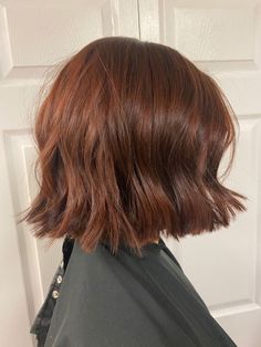 Short Copper Hair, Dark Ginger Hair, Copper Brown Hair, Dark Auburn Hair, Queens Gambit, Red Hair Inspo, Ginger Hair Color, Red Brown Hair, Hair Color Auburn