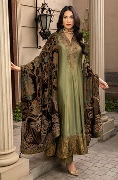 Nilofer Shahid, Pakistani Dresses Casual, Pakistani Fashion Party Wear, Hippy Chic, Simple Pakistani Dresses, Fancy Dress Design