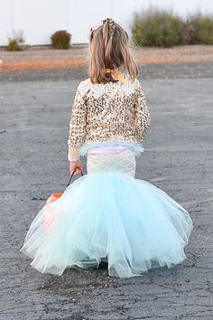 Diy Mermaid Costume, Baby Mermaid Costumes, Mermaid Costume Kids, Adult Mermaid Costume, Girls Mermaid Costume, Mermaid Tail Skirt, Blonde Halloween Costumes, Mermaid Costume Diy, Mermaid Tail Costume