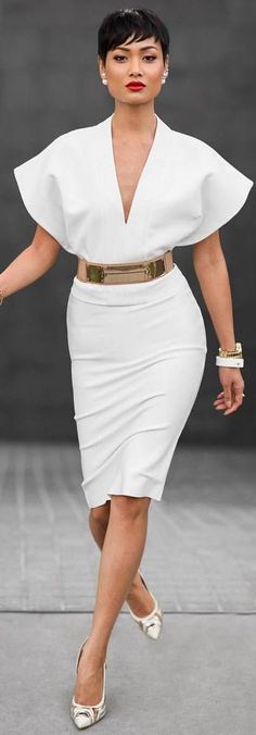 Top by Keepsake // Skirt by Zachary // Shoes by #BiancaBuccheri from @dolcifirmeshoes / Fashion By Micah Gianneli Micah Gianneli, Afrikaanse Mode, Gold Belt, Casual Styles, Beauty And Fashion, Maxi Skirts, White Outfits, White Fashion