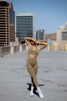 Out The Door Set – McKie Rae Outdoor Fitness Photoshoot, Athletic Photoshoot, Fitness Photoshoot Poses, Athleisure Photoshoot, Women Fitness Photography, Workout Photoshoot, Retinol Vitamin C, Compression Top, Working Out Outfits