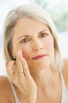 Antiaging Skincare Routine, Makeup For Older Women, Makeup Tips For Older Women, Skin Care Natural, Best Makeup Tips, Aging Beauty, Women Skin