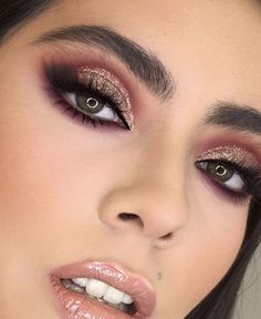 Burgundy Bride Makeup, Smokey Rose Gold Makeup, Bridesmaid Makeup For Red Dress, Burgundy And Gold Eye Makeup, Smokey Burgundy Eye Makeup, Burgundy Makeup Look For Prom, Maquillage Rose Gold, Dramatic Eye Makeup Brown Eyes, Full Glam Birthday Makeup Looks