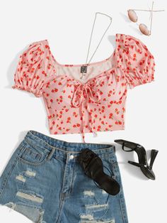 Pretty Summer Tops, Ditsy Floral Top, First Date Outfits, Rose Clothing, White Floral Blouse, Summer Trends Outfits, Date Outfit Casual, Summer Crop Tops