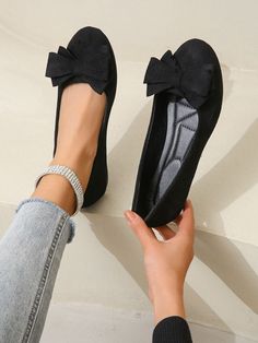 Black Shoes For Women Classy, Cute School Shoes Black, Simple Shoes For Women, Formal Shoes Women Flats, Formal Flat Shoes Women, Girly Shoes Flats, Flat Shoes Women Classy, Black Formal Shoes Women