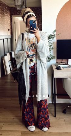 Boho Professional Style Summer, Chilly Summer Day Outfit, Curvy Boho, Surfergirl Style, Looks Hippie, Look Hippie Chic, Boho Winter Outfits, Boho Mode