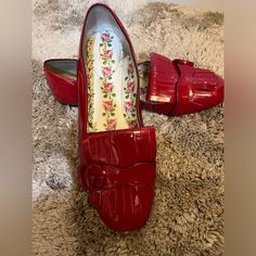 European Size 39.5 Women’s Red Gucci Loafers. These Are A Staple For Anyone’s Closet. Does Not Come With The Dust Bag Or Box. Red Patent Leather Loafers With Red Sole, Red Patent Leather Slip-on Loafers, Red Luxury Loafers With Round Toe, Luxury Red Loafers With Round Toe, Red Pointed Toe Loafers For Galas, Elegant Red Loafers With Flat Heel, Luxury Red Almond Toe Loafers, Red Almond Toe Flats For Office, Elegant Red Slip-on Flats