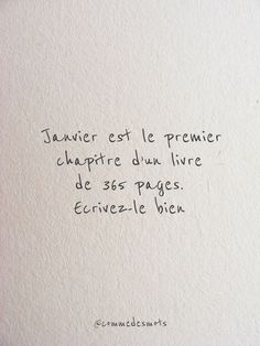 a piece of paper with writing on it that says, jeannierest le premer chapitre du livre de 35 pages envielle bien